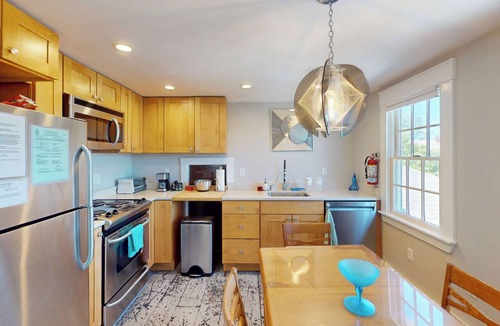 Provincetown Condo | WaterView Cottage, West End-Steps to Beach , Prv Deck & Garden, Internet, Pkg
