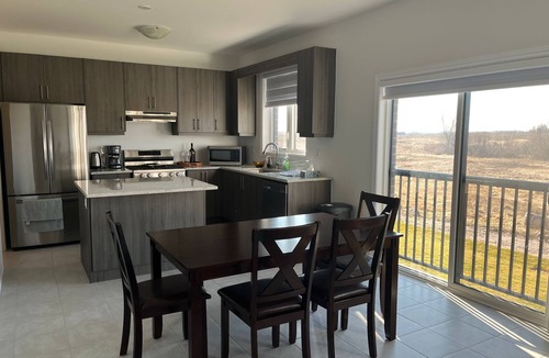 Welland House | Waterview Estates Air BnB feels home away home.20 min drive to Niagara falls