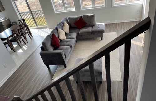 Welland House | Waterview Estates Air BnB feels home away home.20 min drive to Niagara falls