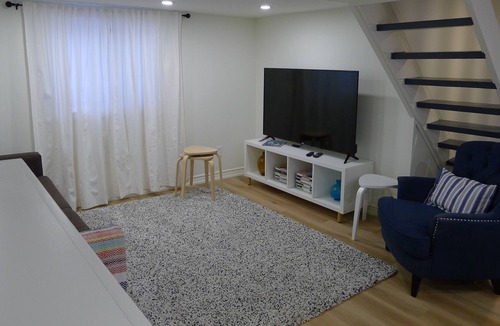 Port Dover Cottage | Wave House - 2 bedroom+Patio+BBQ+Wifi+short walk to DT & beach