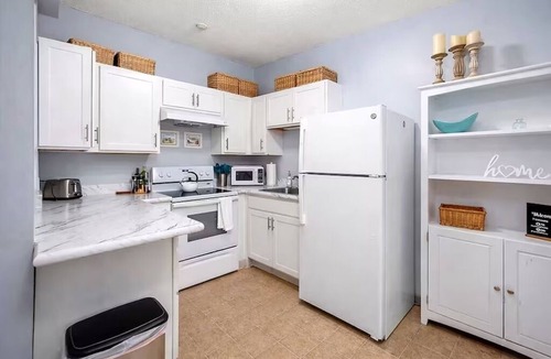 Weirs Beach Condo | Weirs Beach Condo w/Pool Near Lake & Gunstock