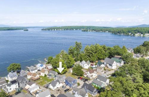 Weirs Beach House | Weirs Beach Cottage - Lake Winnipesaukee Escape