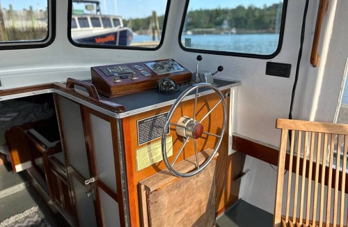 Southwest Harbor Boat Rental | Welcome Aboard! Cozy Docked Houseboat