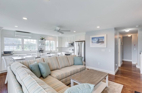 Dennis House | Welcome To A Castle In The Sand - .1 Mile to Corporation Beach