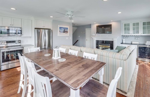 Dennis House | Welcome To A Castle In The Sand - .1 Mile to Corporation Beach