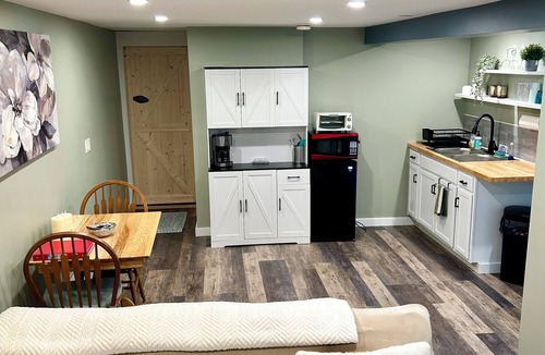 Eastern Vermont Apartment | Welcome to Artistic Charm