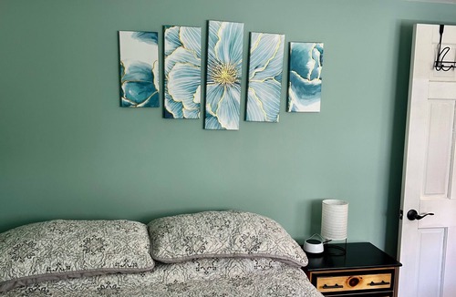 Eastern Vermont Apartment | Welcome to Artistic Charm