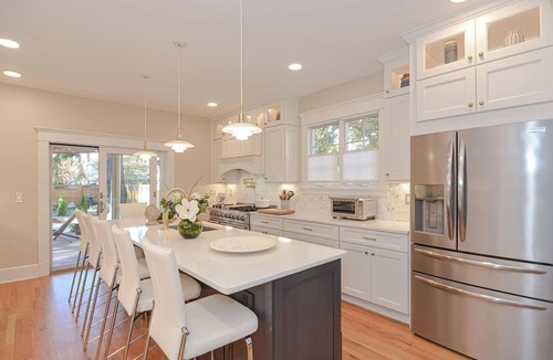 West New Haven Villa | Welcome to Dove Haven — a peaceful and stylish retreat in the heart of Westville. Relax in the private hot tub, enjoy cozy sun-filled spaces, and walk to charming cafés, top restaurants, and beautiful Edgewood Park. Minutes from Yale and downtown.