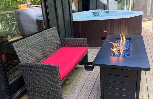 Jay Ski Chalet | Welcome to Onyx Chalet nestled in the Adirondacks, newly added hot tub