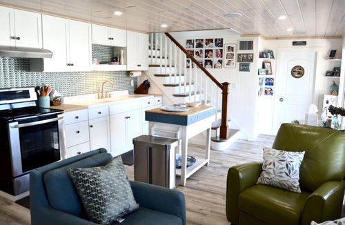 Niantic House | Welcome to our "River Resort" directly on the Niantic River with Dock