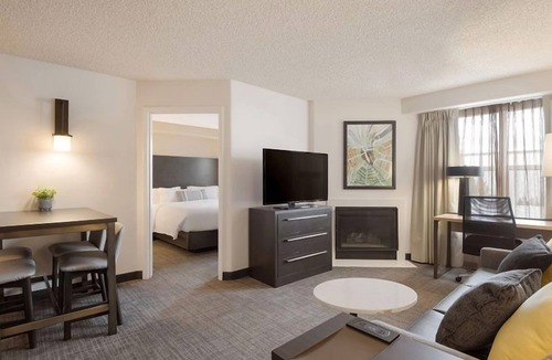 Reno/Tahoe Airport Hotel | Welcome to Paradise! 3 Breathtaking Units, Close to Nevada Historical Society!
