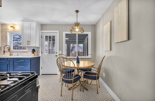 Euclid House | Welcome to the Buckeye Bungalow, sleeps 8 with A/C, Wifi and games in Euclid