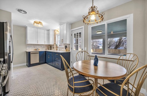 Euclid House | Welcome to the Buckeye Bungalow, sleeps 8 with A/C, Wifi and games in Euclid