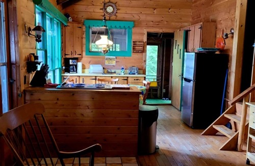 North Frontenac Cottage | WELCOME TO WE BEE ON THE LAKE IDEAL FOR FAMILY GETAWAYS & PET FRIENDLY ❤️