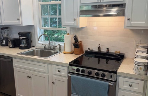 Madison Cottage | Welcoming 1-Bedroom Cottage in Charming Madison is One Mile to Town and Beach!