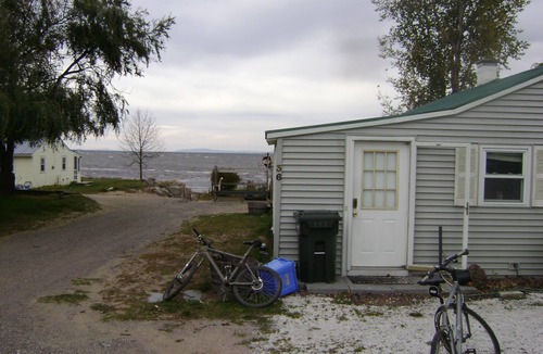 Malletts Bay Cabin | Welcoming 3-bedroom cottage in charming Colchester for your getaway