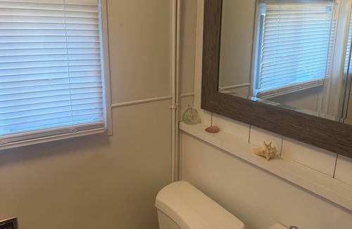 Malletts Bay Cabin | Welcoming 3-bedroom cottage in charming Colchester for your getaway