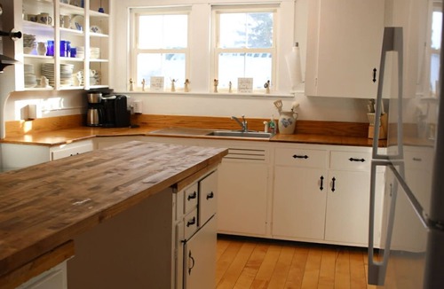 Rangeley House | Welcoming 5-bedroom farmhouse in Rangeley