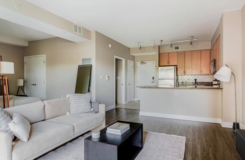Mount Vernon Square Apartment | Welcoming Mt Vernon Studio w/Gym & Roof Pool, nr Uni, by Blueground