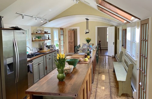 Eastham House | Well-appointed, remodeled historic home super close to many beaches