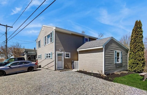 Boothbay Harbor House | Well-located, dog-friendly home - walk to footbridge & Barrett Park