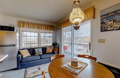 Wells Apartment | Wellington Manor 240