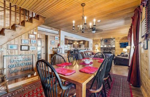 Meredith House | WeSeekANook