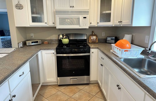 West Dennis House | West Dennis- South side Ranch! PRICE REDUCED FOR REMAINING AVAILABILITY