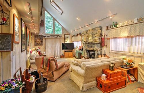 West Dover House | West Dover Vacation Rental w/Hot Tub Near Mt Snow