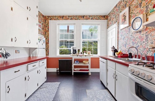 Parkside Apartment | West End Stylish & Creative Home w/Parking