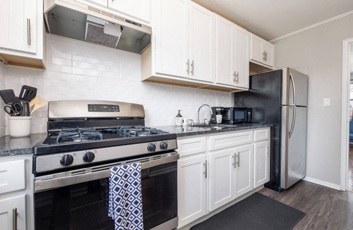 West Hartford Apartment | West Hartford Affordable, NEW, & Parking Included