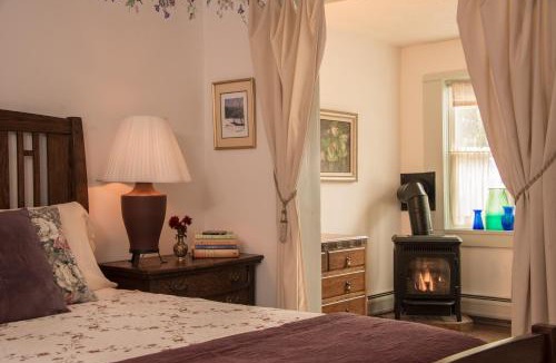 Warren Bed & Breakfast | West Hill House B&B in Mad River Valley
