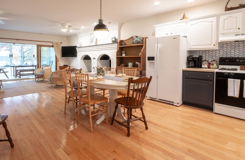 Shady Side House | West River Waterfront Escape with Boat Lift, Kayaks & Bay Views