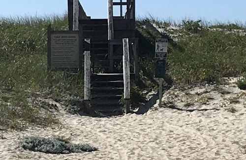 West Hampton Dunes Cottage | Westhampton Beach-Fully updated sunny cottage, 3 min. walk to the beach and bay!