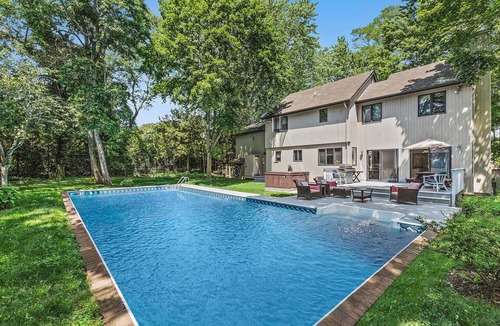 Westhampton Beach House | Westhampton Beach Village Location! 6 Bedrooms! 3,600 sqft with pool hot tub