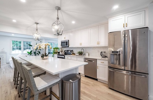 Westport House | Westport Dream Home 6 Bedroom/5 Bathroom Pool and Jacuzzi Steps to town