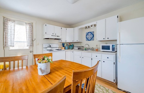 Topsham Villa | Westwind on Winter St - 2 bedroom townhouse apartment near downtown Topsham/Brunswick