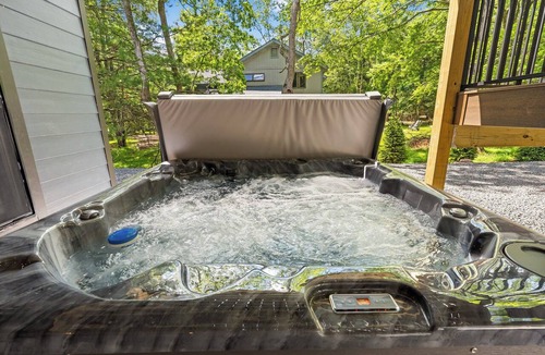 Lake Harmony Estates House | Wet Yeti by PMR with Indoor Pool, Game Room, Sauna, Hot Tub, Fire Pit
