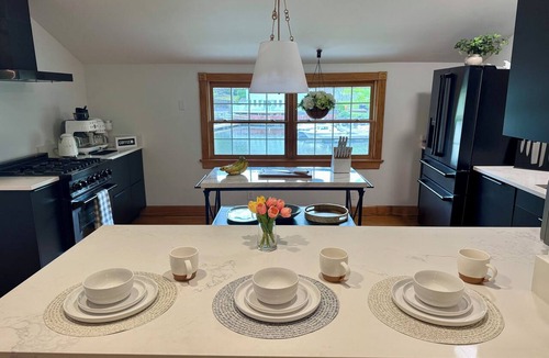 Saugerties South House | Where Esopus Creek Meets the Hudson | Sauna Hot Tub Private Dock
