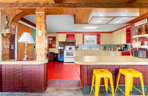 North Troy Cottage | Whimsy Cottage - Perfect ski cottage & discounted lift tickets