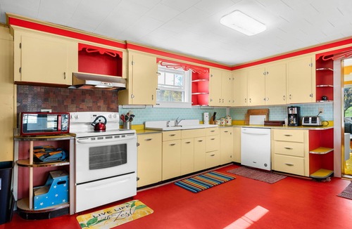 North Troy Cottage | Whimsy Cottage - Perfect ski cottage & discounted lift tickets