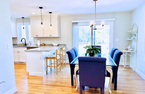 Kingston House | Whispering Pines: Nearby Kingston Lake | Monthly Stays