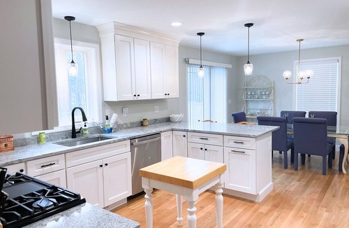 Kingston House | Whispering Pines: Nearby Kingston Lake | Monthly Stays