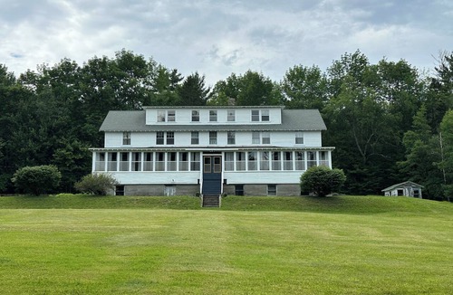 Town of Grafton House | White Lily Lodge 50 acre estate with private lake