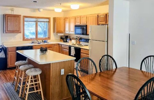 North Conway House | White Mountain Retreat - spacious 2BR 2BA with additional sleeping space