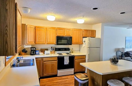 North Conway House | White Mountain Retreat - spacious 2BR 2BA with additional sleeping space