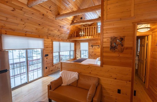 Bethlehem Cabin | White Mountains Hiker Lakefront Log Studio
