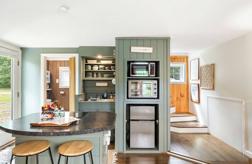 Woodstock House | White Mtn Hot Tub Retreat The Bit O’ Honey