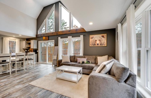 Campton House | White Mtns Holiday Home! Cabin 1 Mi to Skiing