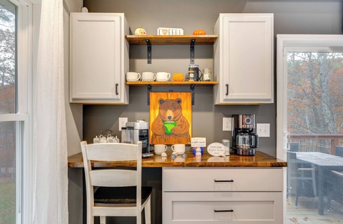 Campton Cottage | White Mtns Holiday Home! Cabin 1 Mi to Skiing